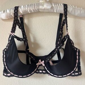 NWOT Victoria's Secret Black and Pink Lace Bra
